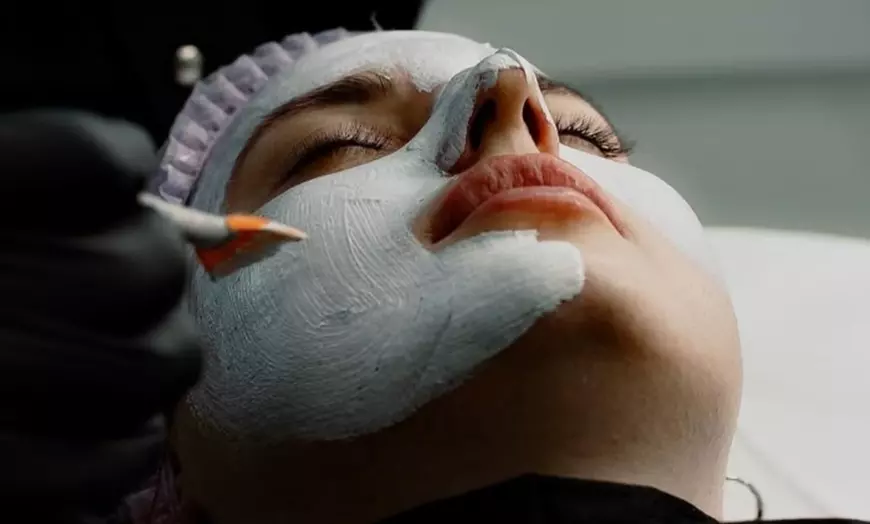 Image 3: 1 o 2 sesiones de limpieza facial con tratamiento Hidrofacial