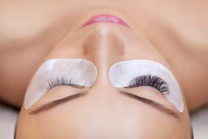 One Natural Classic Eyelash Extension Full Set