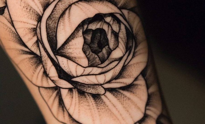 Image 3: Tattoo: Schriftzug, Motiv oder Wertgutschein für 1 Person