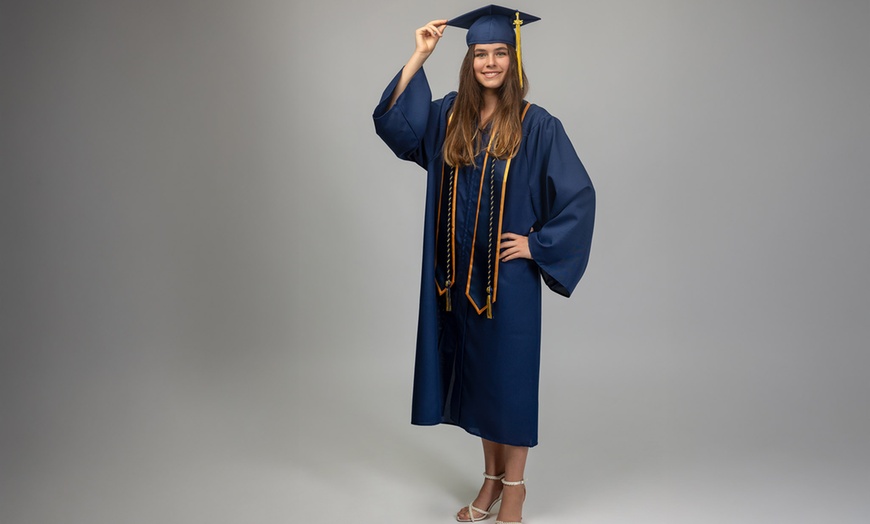 Image 6: Get a Studio Graduation Photo Session with 5 or 10 Pictures