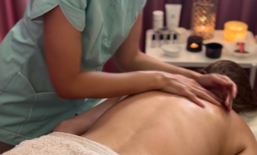Image 2: Chwila relaksu dla 1 lub 2 osób: masaż Lomi Lomi, klasyczny i więcej
