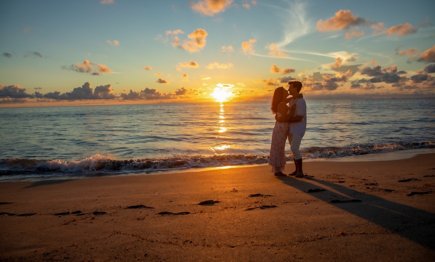 Image 4: Engagement Photo Session with Digital Prints