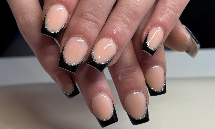 Image 3: Transform Your Nails: BIAB Set with Simple or Multiple Designs 