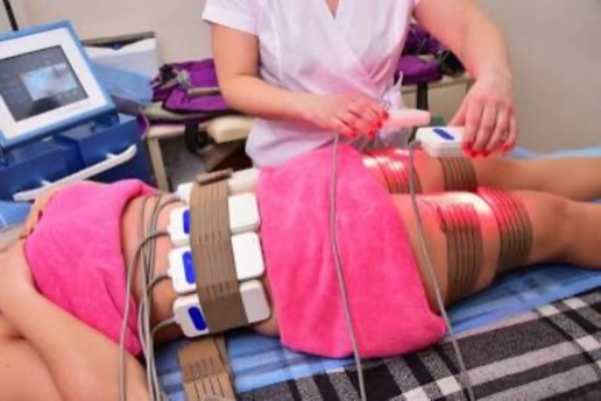 Up to 69% Off on Lipo - Non-Invasive Laser-iLipo at Coco Luxe Beauty