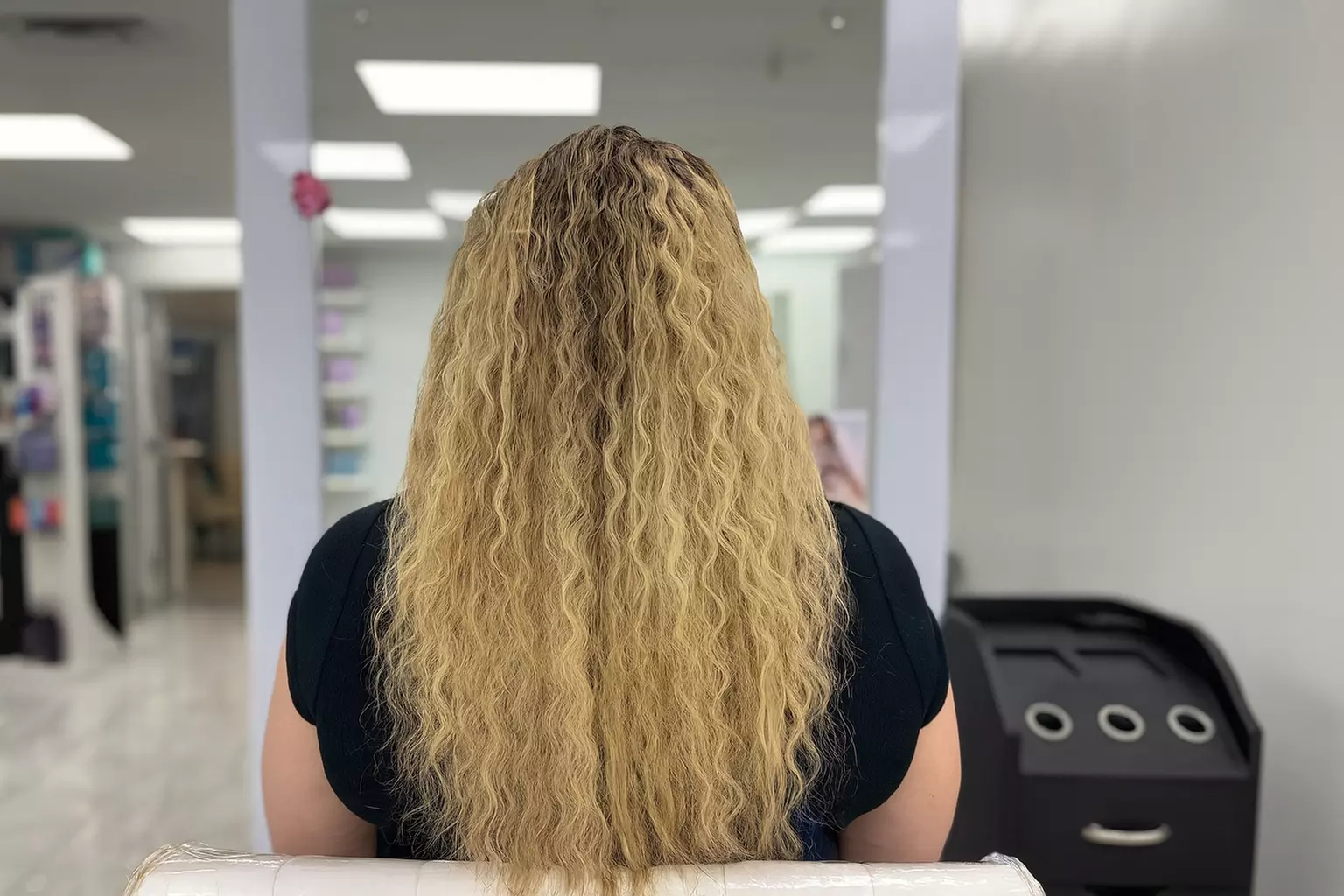 Up to 45% Off on Salon - Hair Color / Highlights at Salon Roi