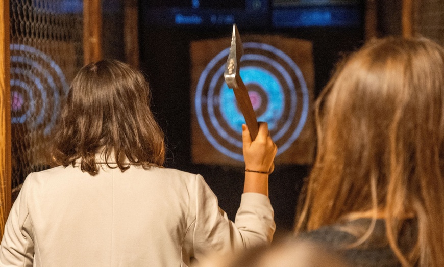 Image 1: Do 20% zniżki na  w Wiking Club - Axe Throwing Wrocław