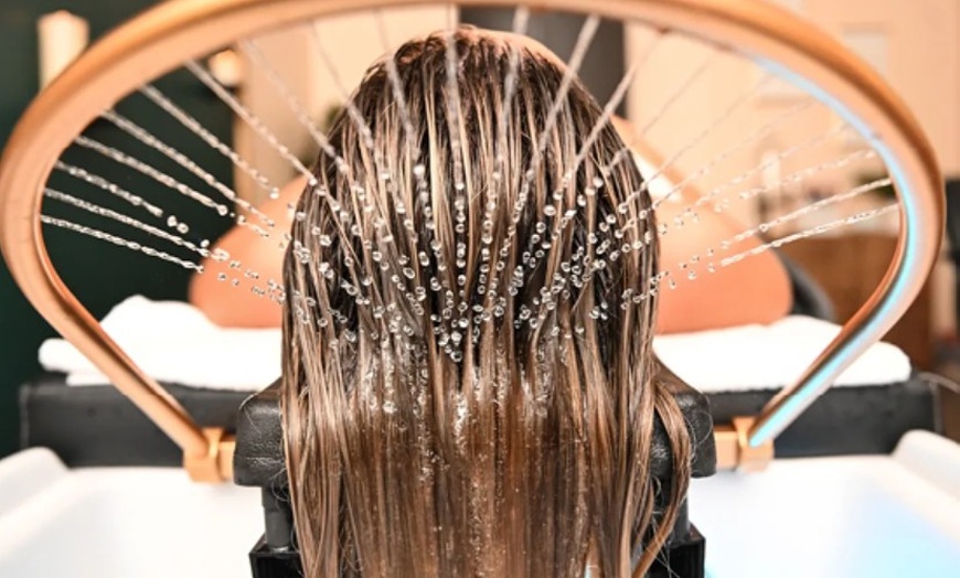 Image 2: Head spa au choix avec séchage offert, soin du visage en option