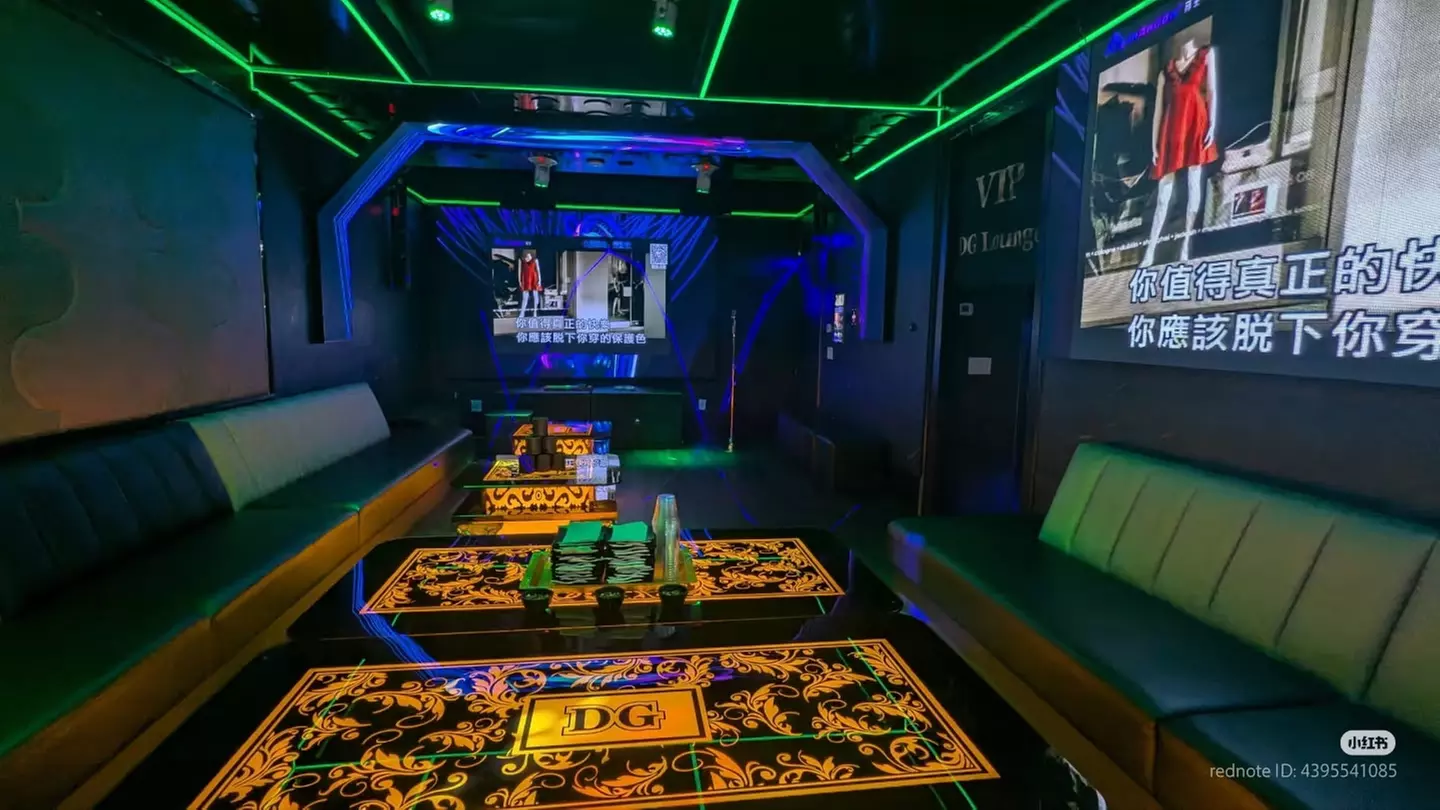 Sing & Celebrate: 1, or 2 hours karaoke room (Up to 10 People)