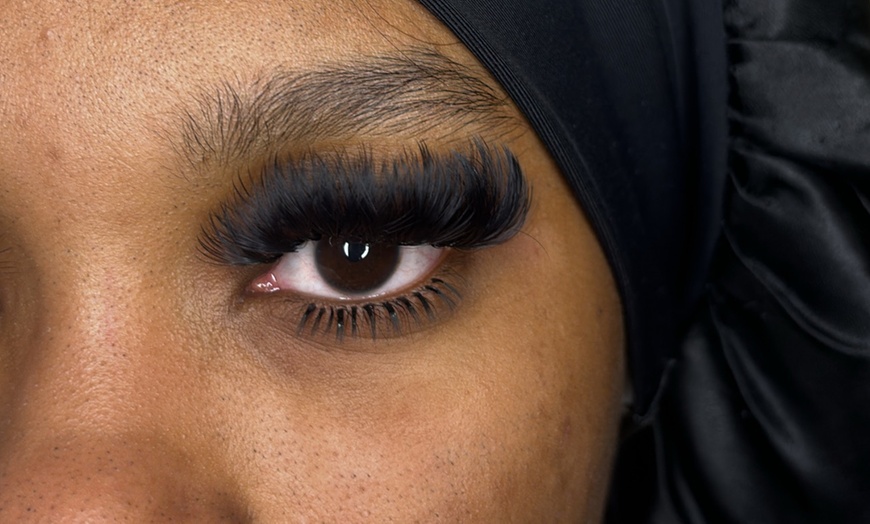 Image 6: Full Set of Volume w/ or w/o Refill or Eyelash Extensions + Bottoms
