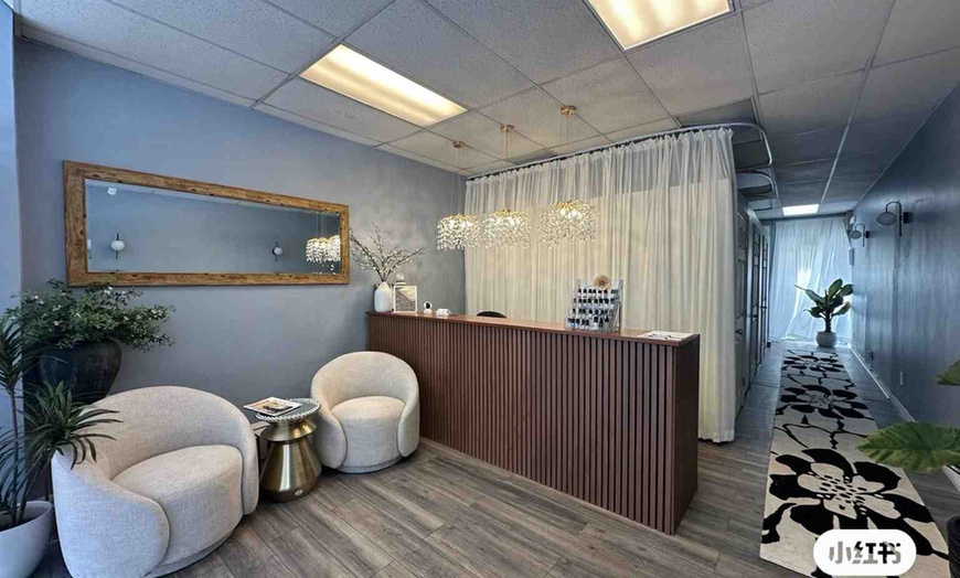 Image 2: Bring out youthful glow with i spa's 60-minute skinceuticals Facial