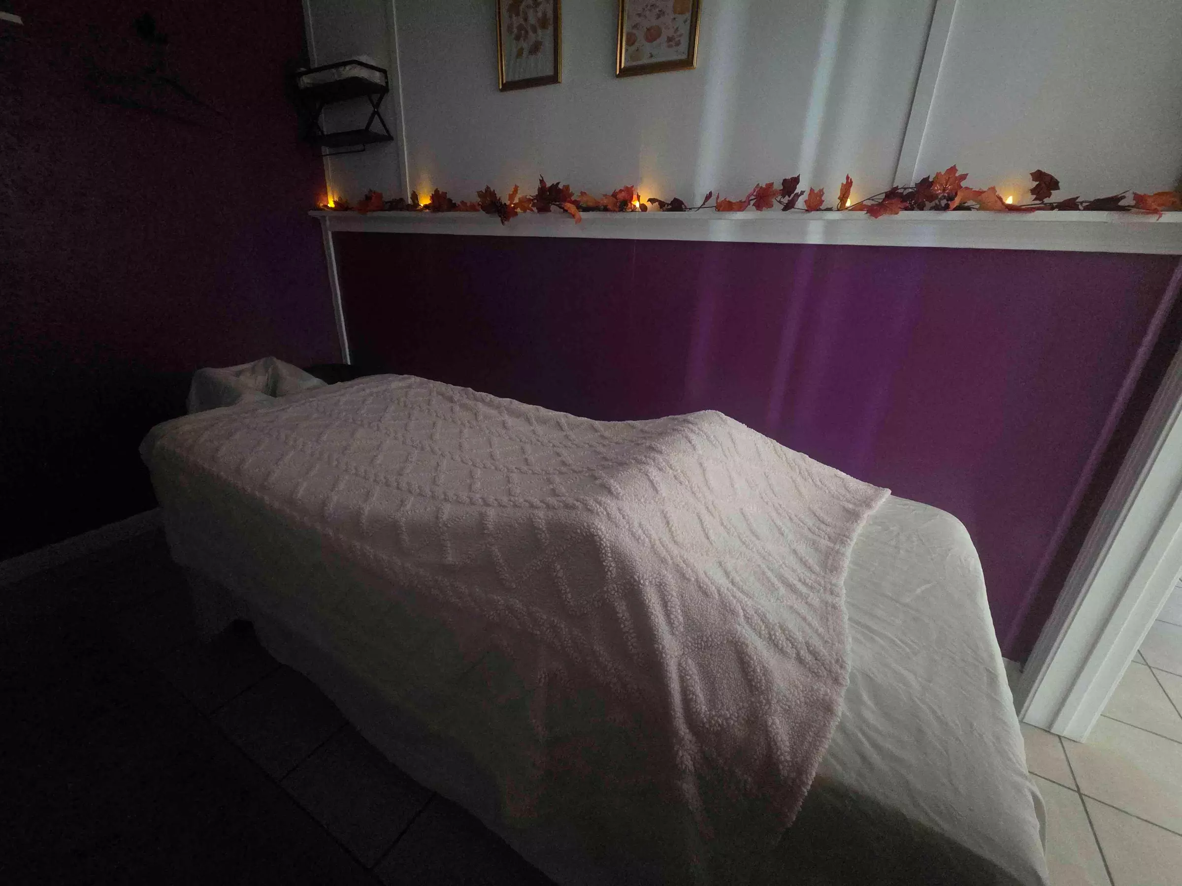 60 or 90 Minute Couples or Fusion Massage w/ Hot Towels and Hot stones