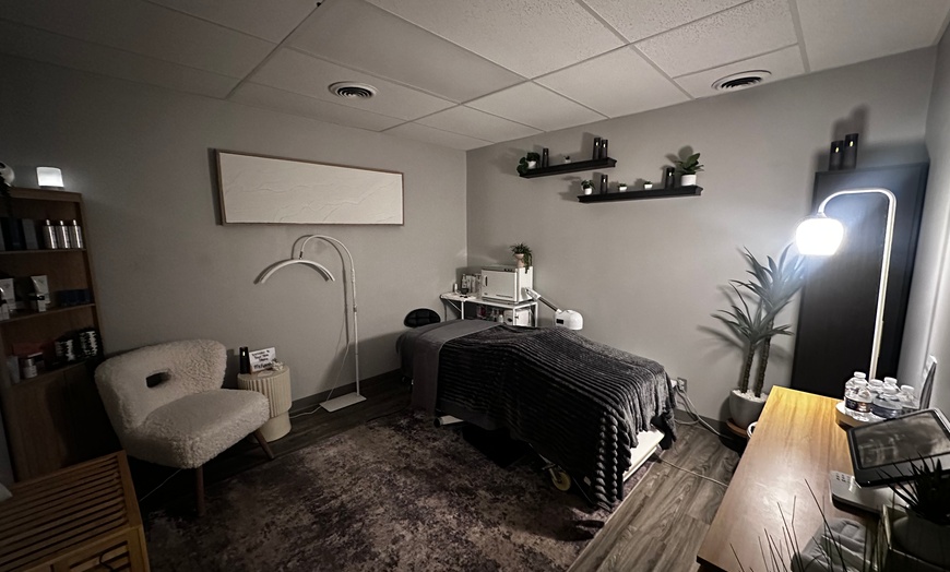 Image 8: 45‑Min Neck/Face Massage or 50‑Min Lymphatic Facial