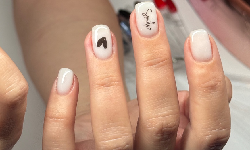 Image 3: BIAB Gel Polish Manicure and BIAB Builder Gel Manicure