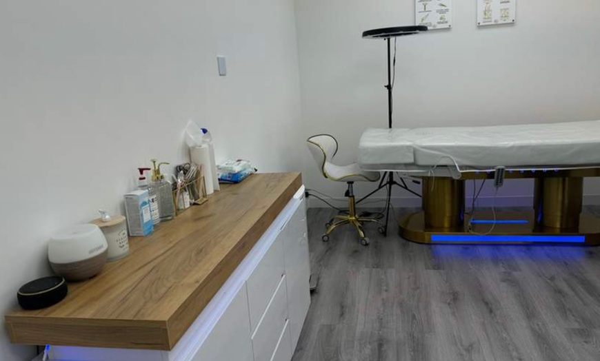 Image 3: Up to 79% Off on Laser Hair Removal at HL Lasers