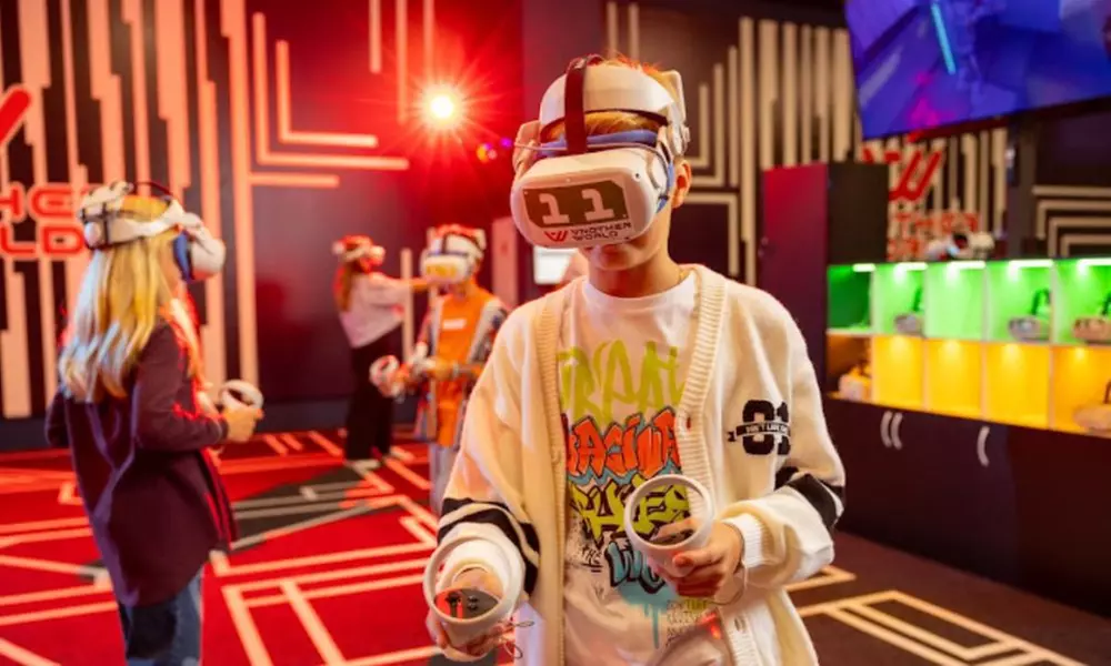 Full-Body VR Immersive Multiplayer Experience for 5-10 People