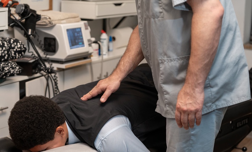 Image 2: Align & Renew Your Well-Being with Decompression Introduction Package
