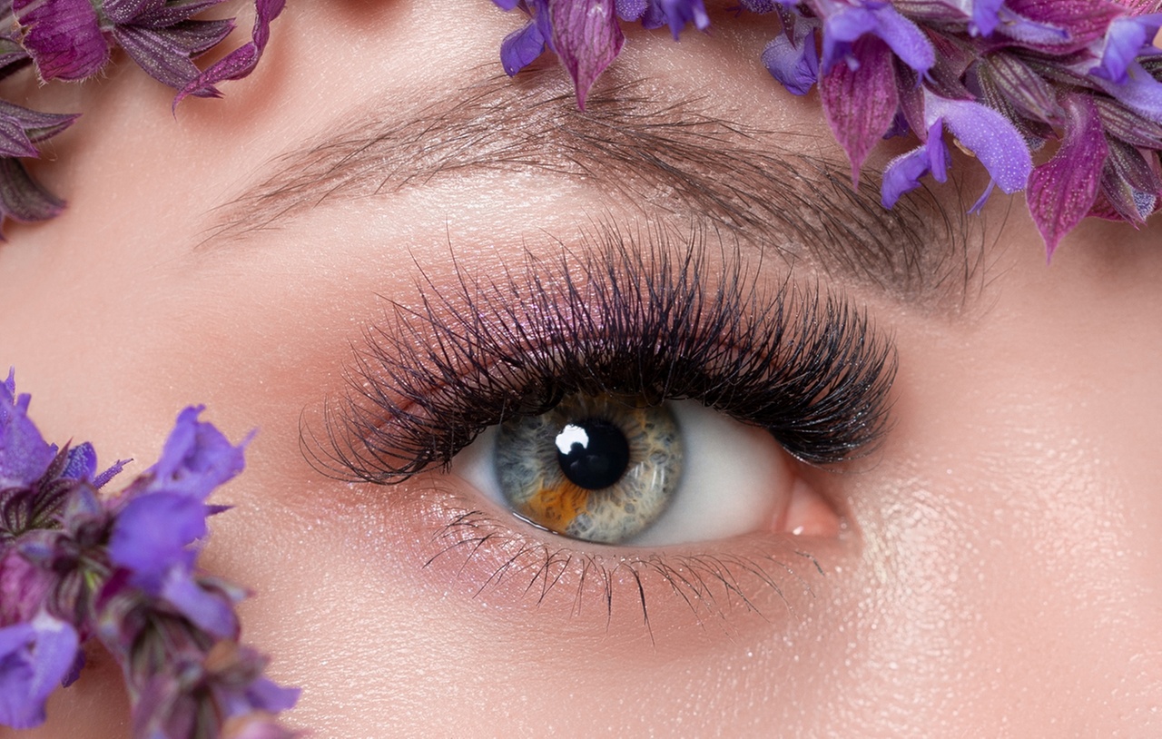 Transform Your Lashes: Full Set of Natural or Glam Eyelash Extensions