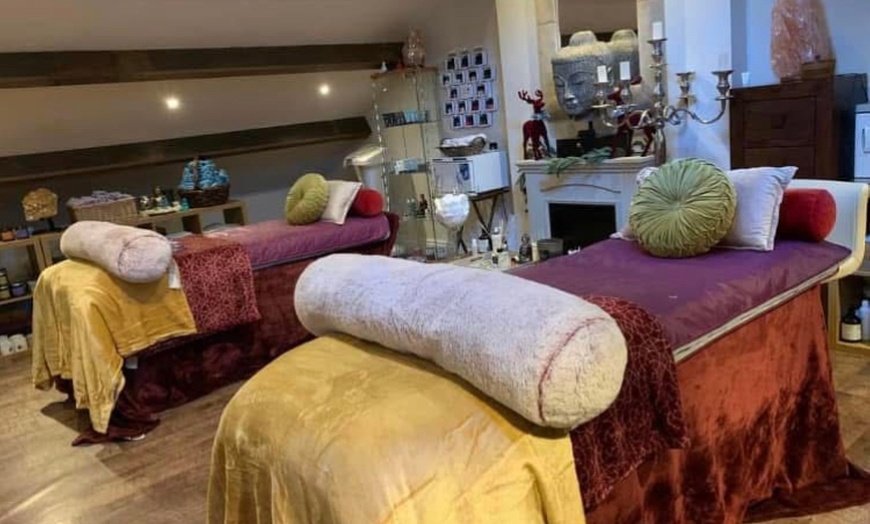 Image 5: Swedish, Volcanic Hot Stones, Aromatherapy, Cocoa Butter and More!

