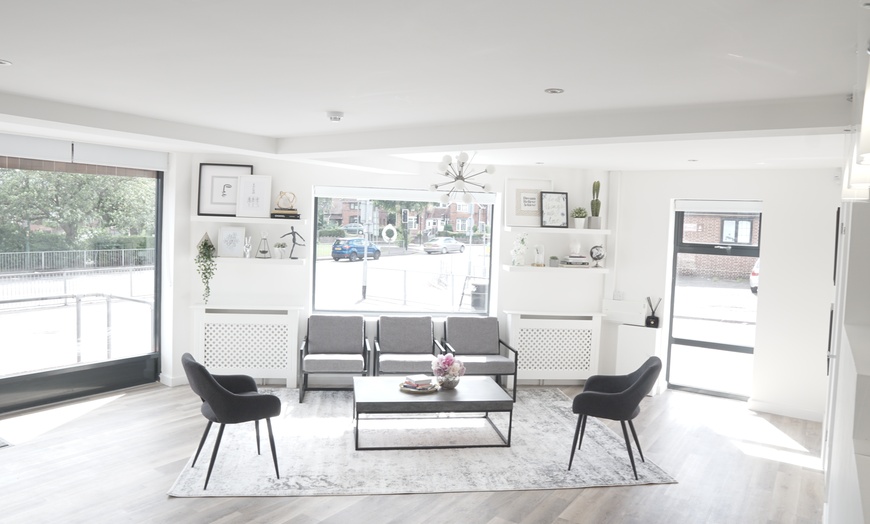 Image 5: Get a Fresh Smile: Dental Scale+ Polish/Dental Clean w/ Scale+ Airflow