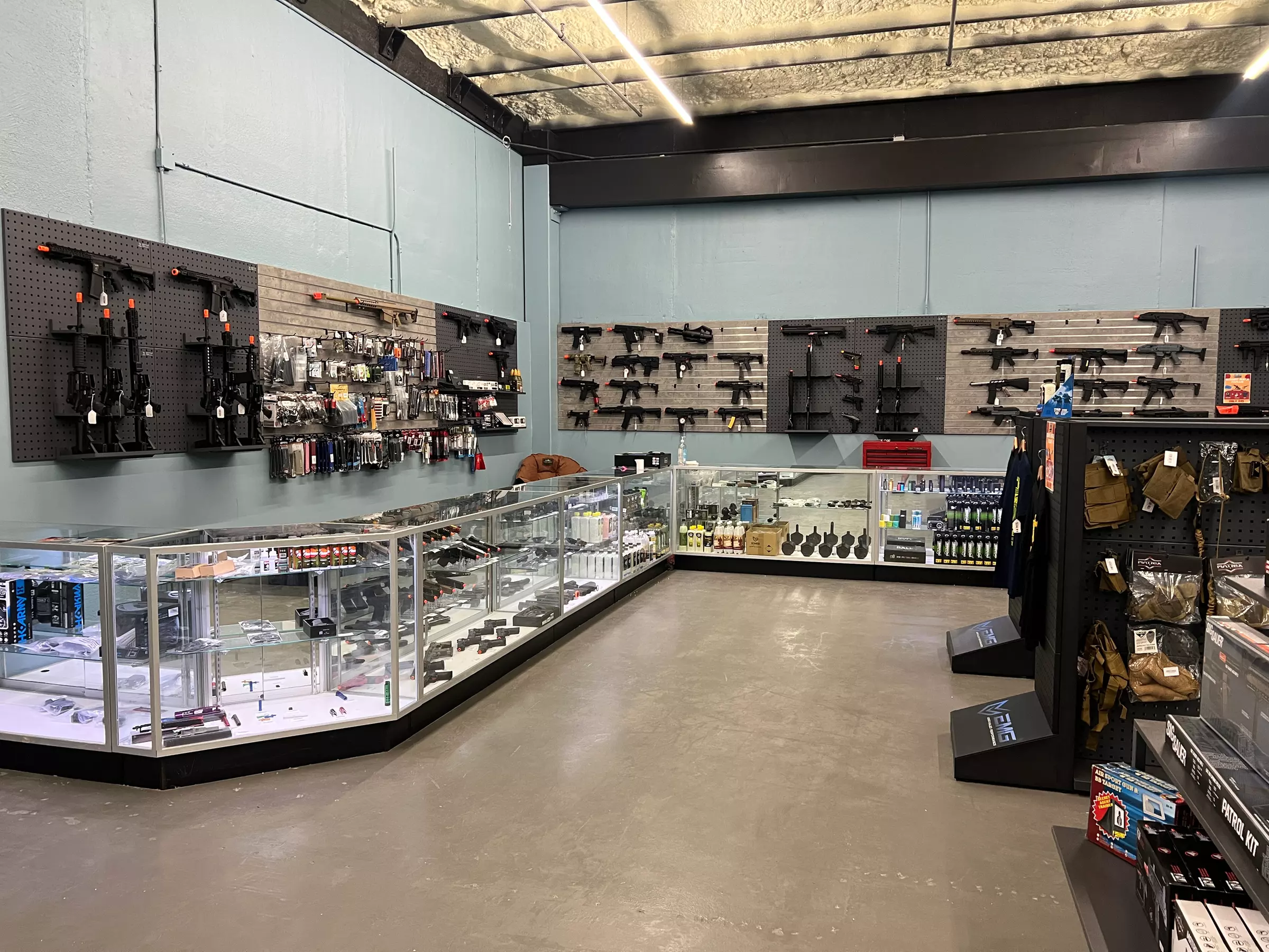 All-Day Indoor Airsoft with Rental – Weekday & Weekend Options
