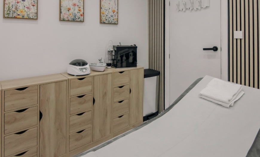 Image 4: Up to 83% Off on Facial - HydraFacial at Aesthetics London Academy