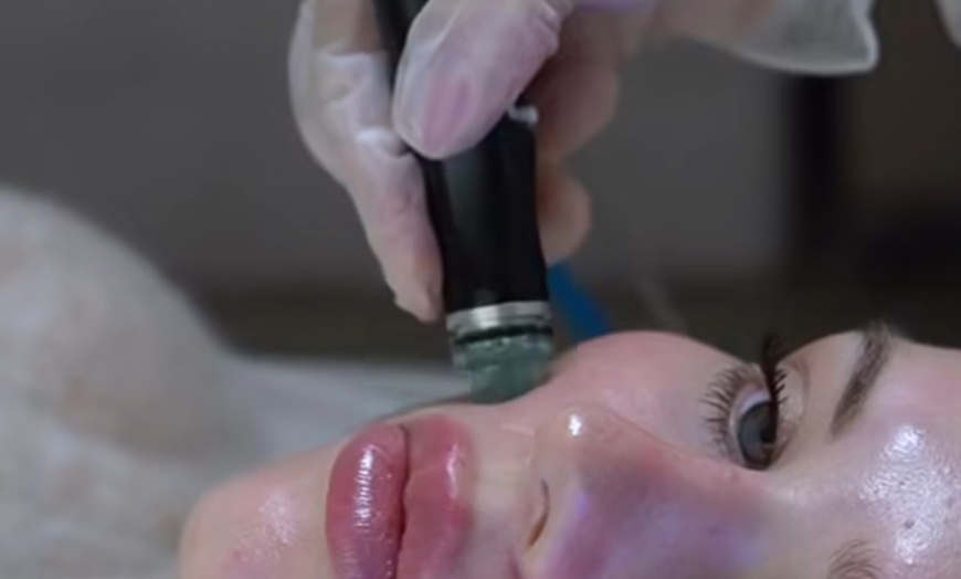 Image 1: Up to 35% Off on Anti-Aging Facial at Hang's Spa