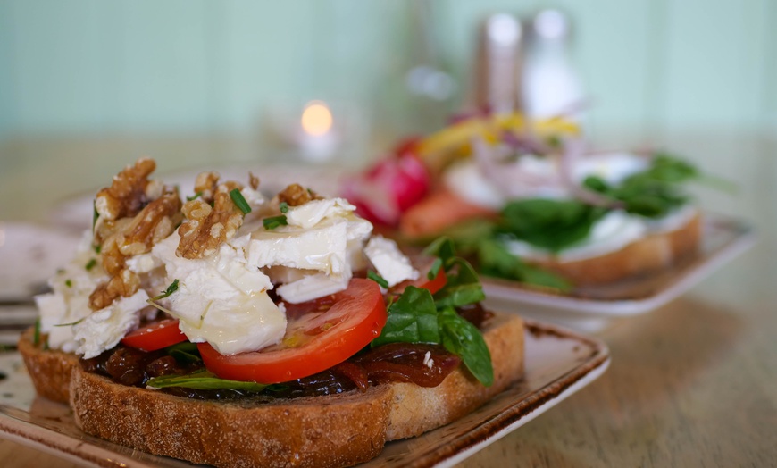 Image 6: Delicious Breakfast & Lunch Deals for 1, 2, or 4 

4o