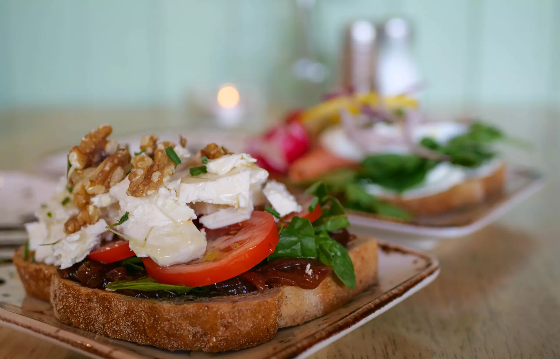 Delicious Breakfast & Lunch Deals for 1, 2, or 4 

4o