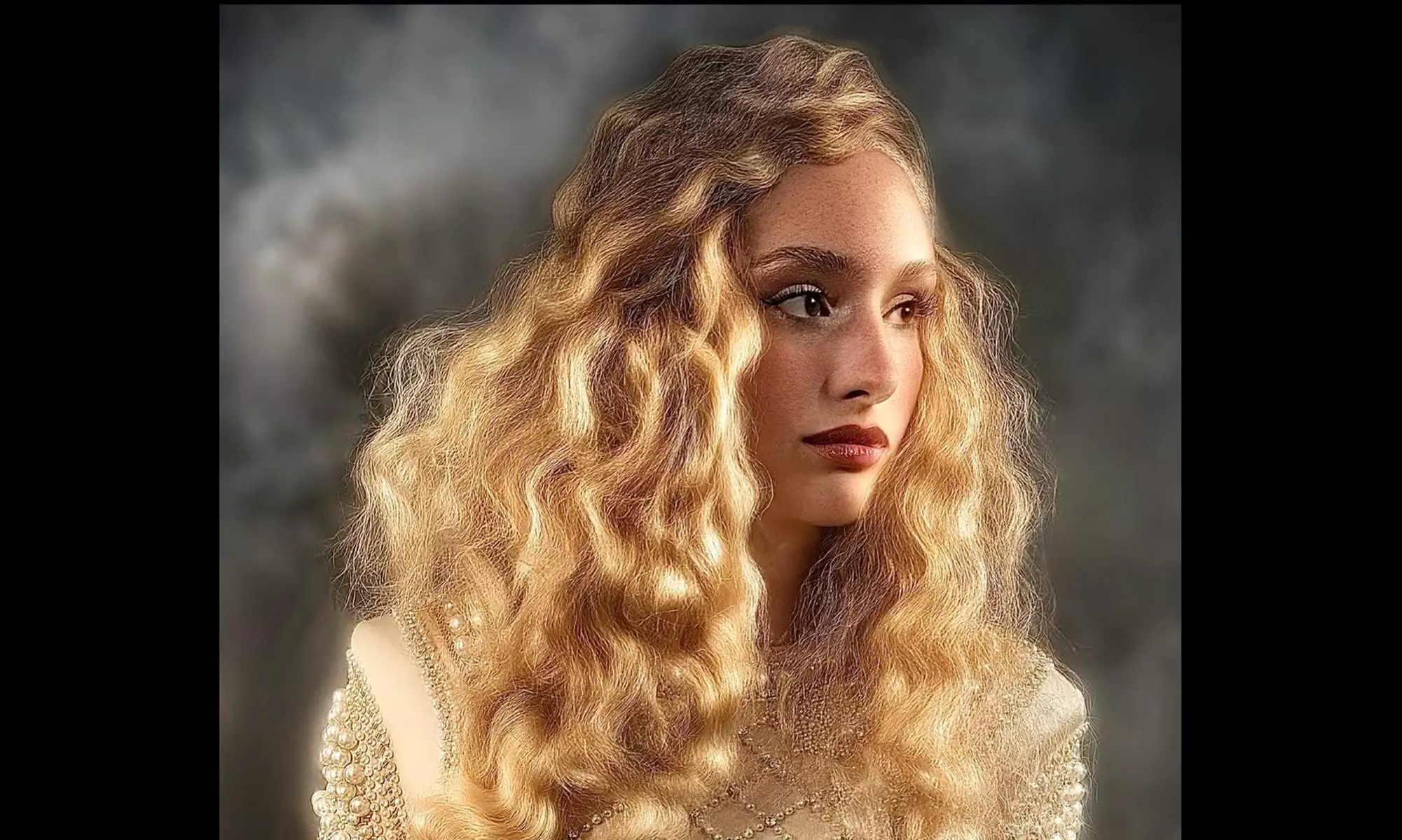 Enhance Dimension With Haircut, Highlights & Conditioning