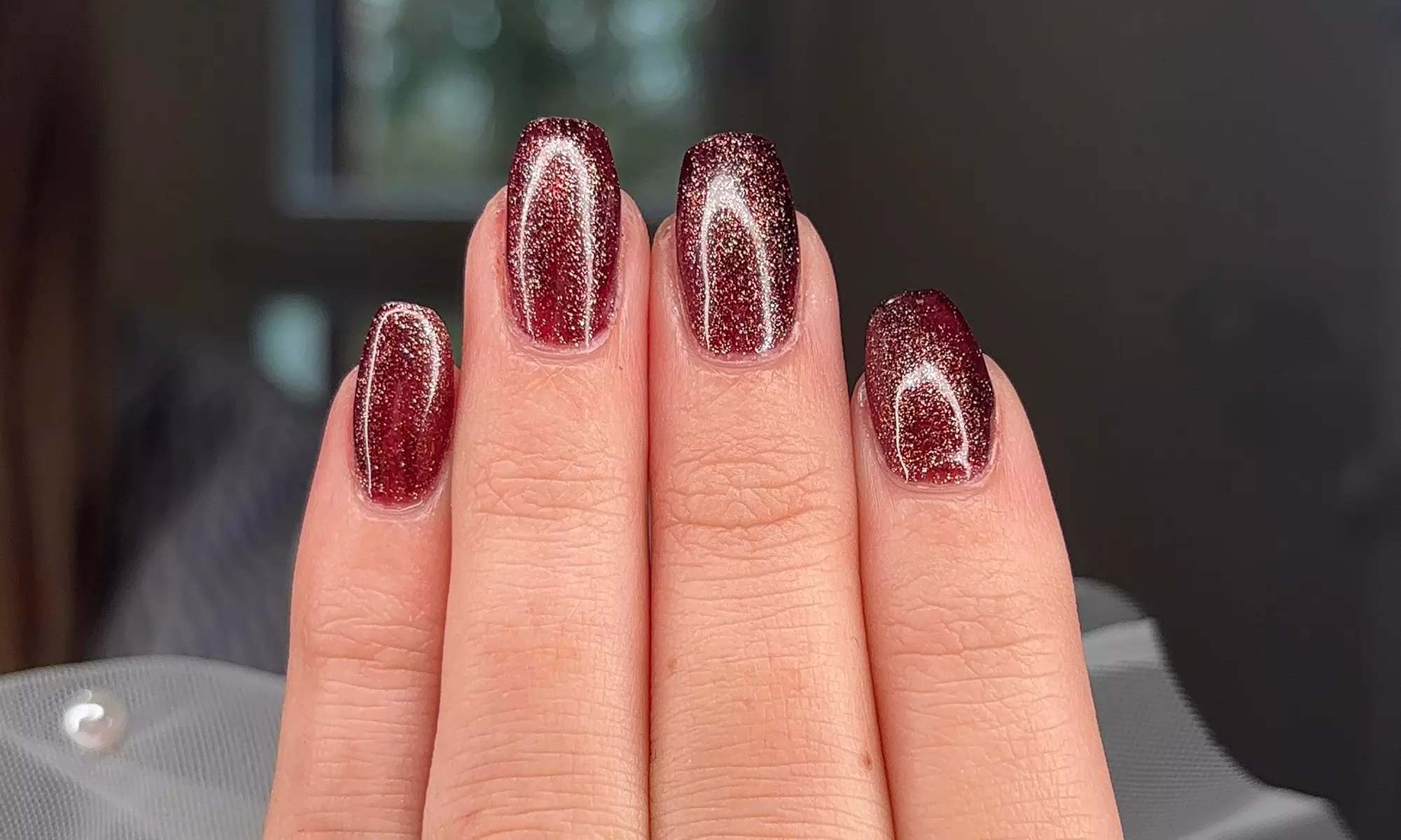 Mise en beauté des mains : gainage, gel et semi-permanent