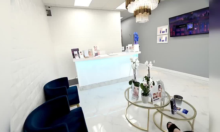 Image 3: Achieve a Youthful Glow with 20, 40, or 60 Units of Daxxify