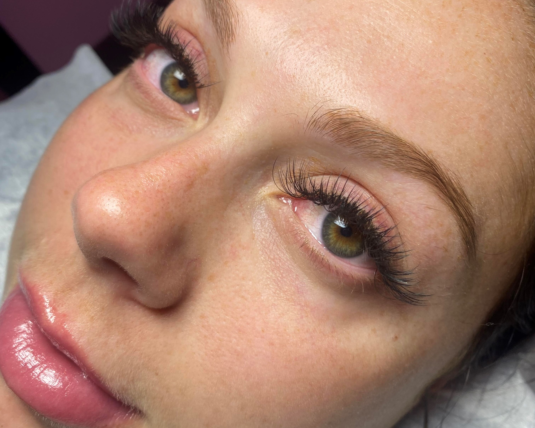 Transform Your Look with Classic or Hybrid Eyelash Extensions