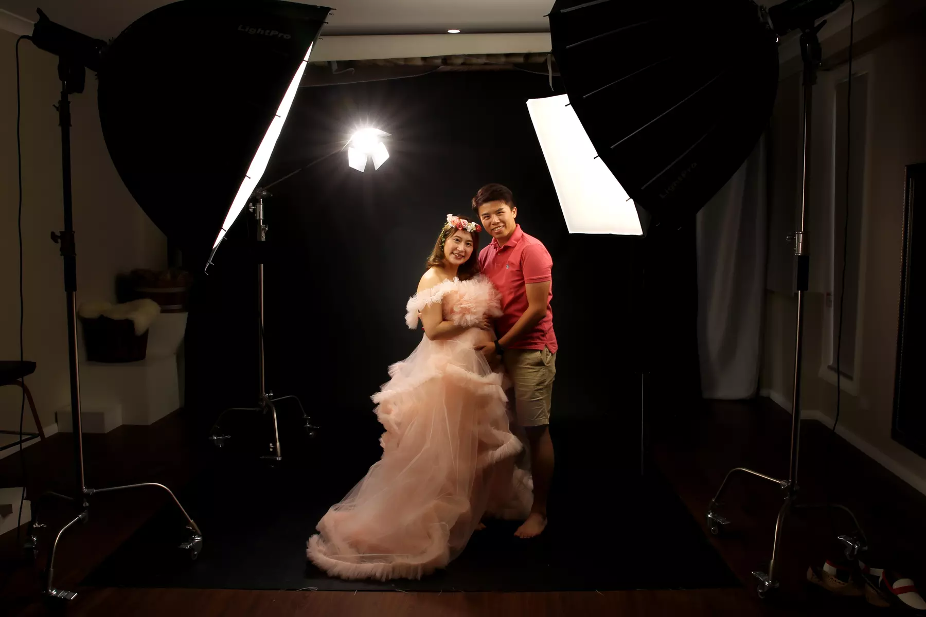 Maternity photoshoot with an soft copies on USB