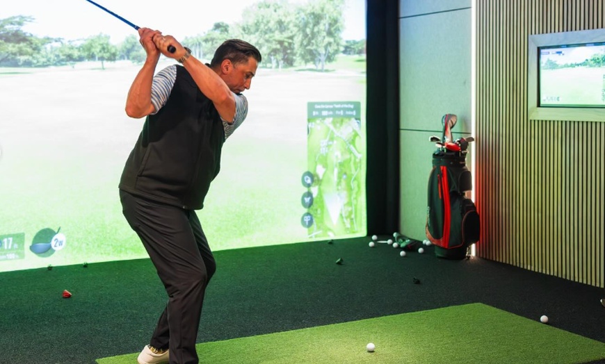 Image 4: Indoor Golf Simulator & Social Lounge – Miami