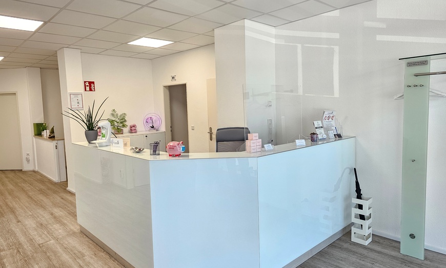 Image 2: Wertgutschein für Faltenglättung mit 10 / 20 Einheiten Botulinumtoxin
