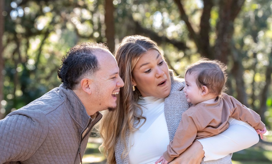 Image 8: 30 or 60-Min Outdoor Photo Shoot for Family, Engagement & More