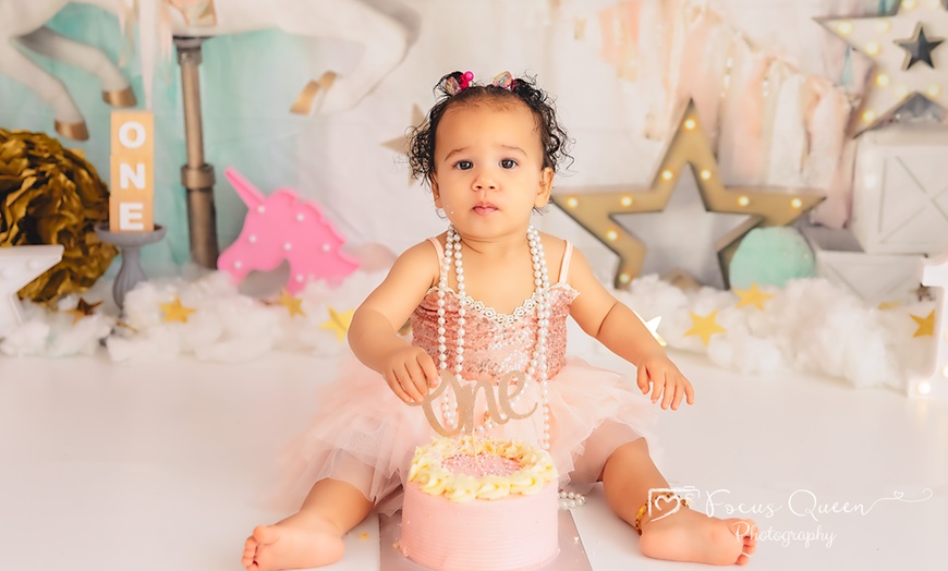 Image 14: Up to 50% Off on Tour - Photography at Focus Queen Photos