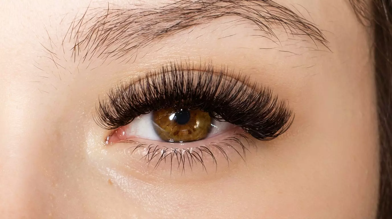 Wimpernverlängerung nach Wahl: Klassisch, Wispy oder Volumen