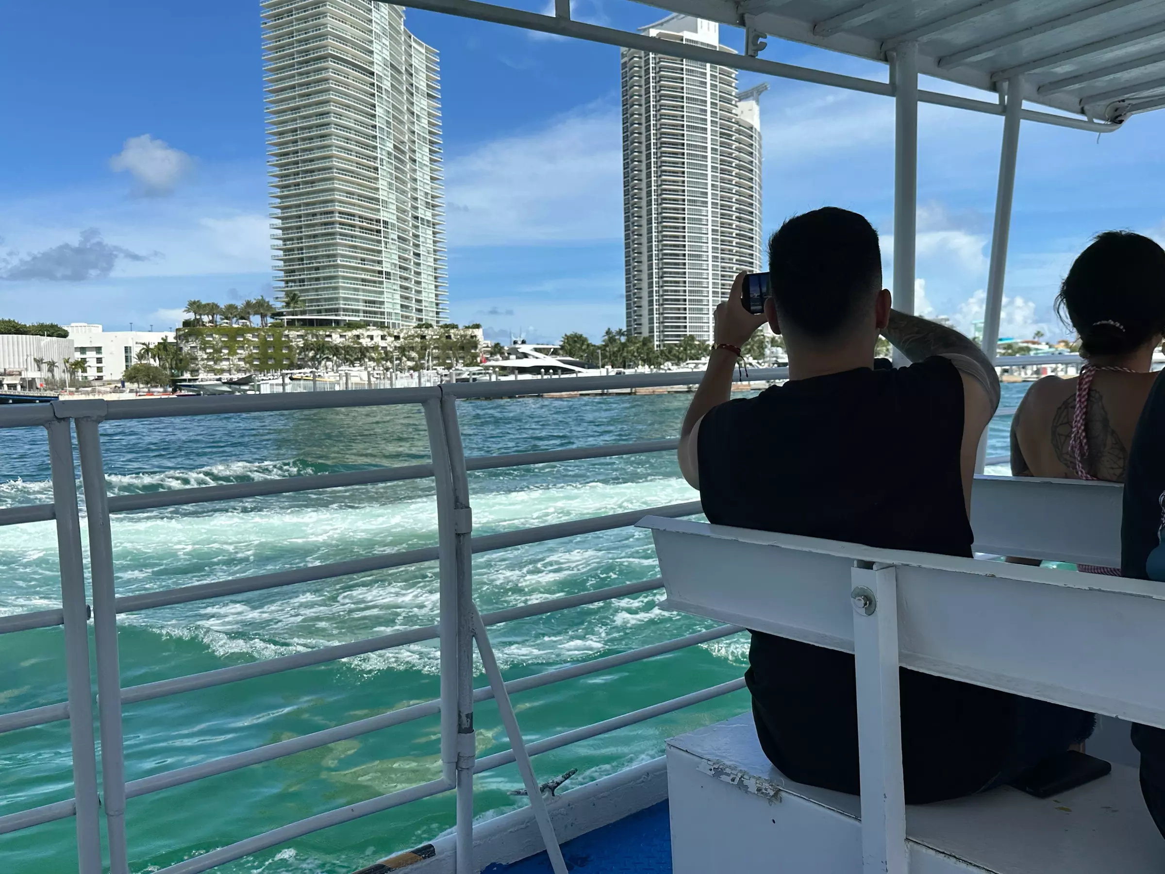 Scenic 90-Minute Miami Boat Tour of Millionaire Homes & Skyline – Narrated Cruise from Downtown