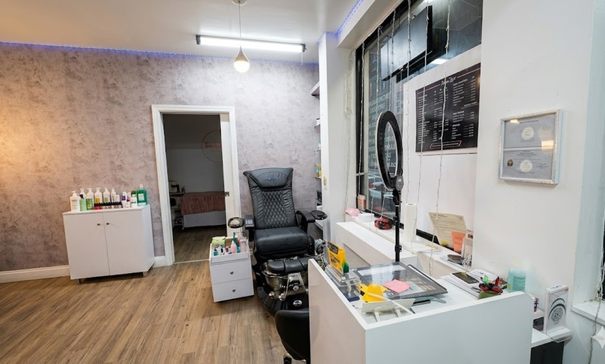 Image 3: Gel Manicures & Pedicures: Long-Lasting Shine & Chip-Resistant Nails