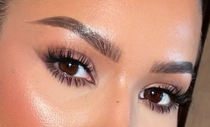 Image 5: Wenkbrauwen zijn dé blikvanger van je gezicht, dus laat ze stralen