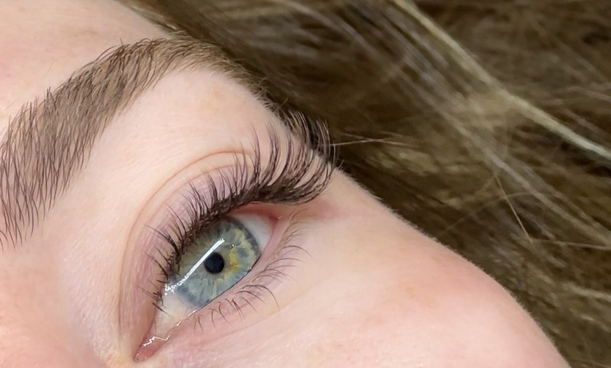 Image 9: Transform Your Look with The Love Struck Set or Subtle Effect