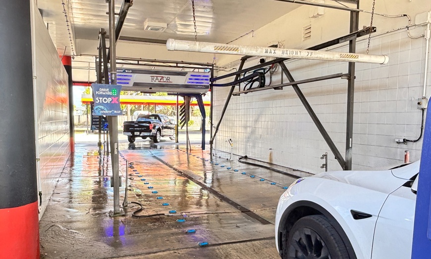 Image 1: Shine On with Touch-Free Wash & Free Vacuum