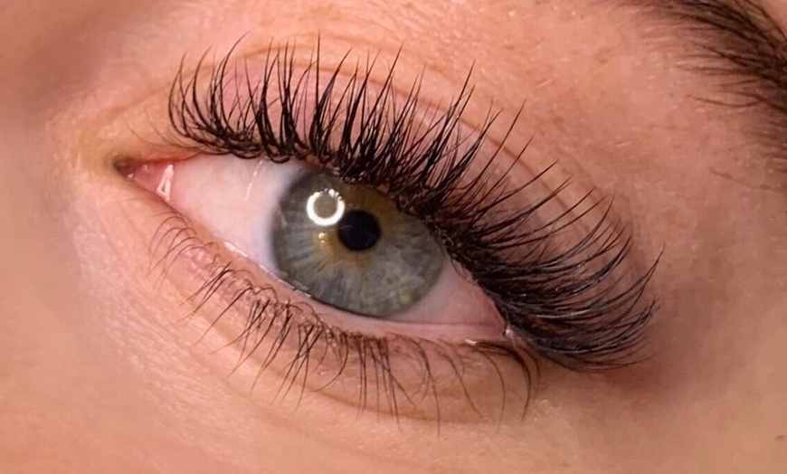 Image 2: Up to 45% Off on Eyelash Extensions at Beauty Blossom