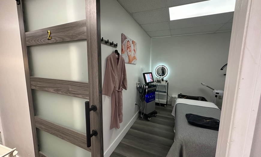 Image 9: Scalp Spa and Facial Service Deal 