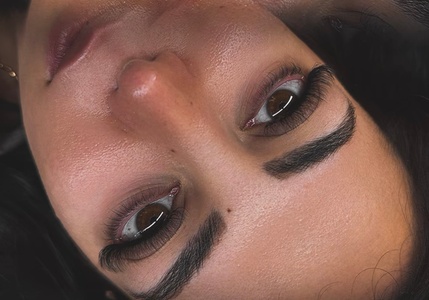 Full set of eyelash extensions - Olia Beauty Bar