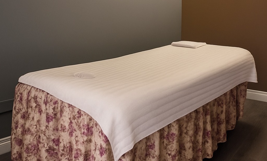 Image 2: Relax with 60 or 90 Minute Massage Options including Couples Session