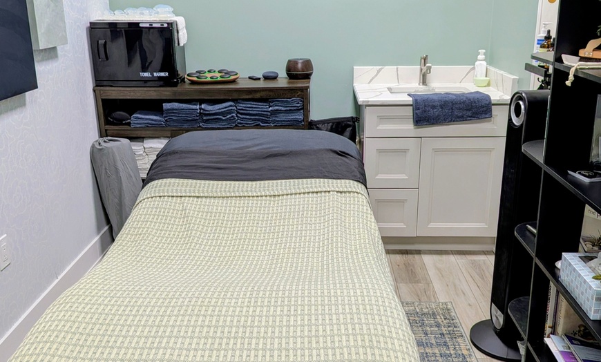 Image 5: Swedish Massage 60/90 Minute with Hot Stones & Aromatherapy for 1 or 2