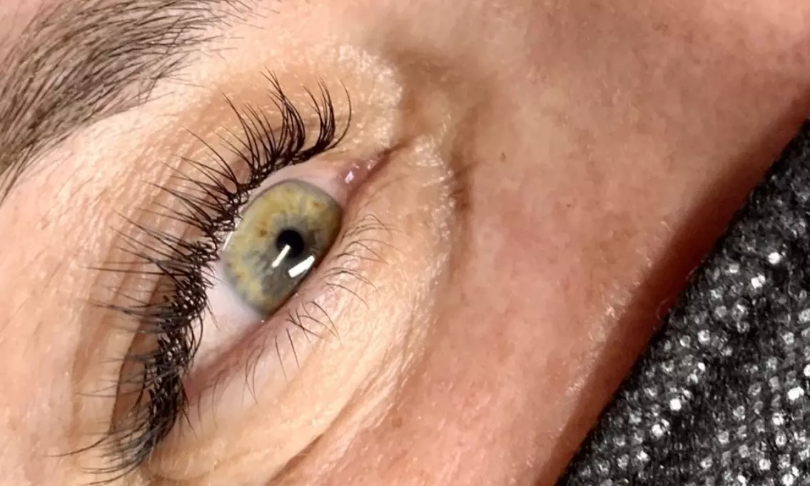 Up to 50% Off on Eyebrow Extensions at Kita’s Beauty Bar