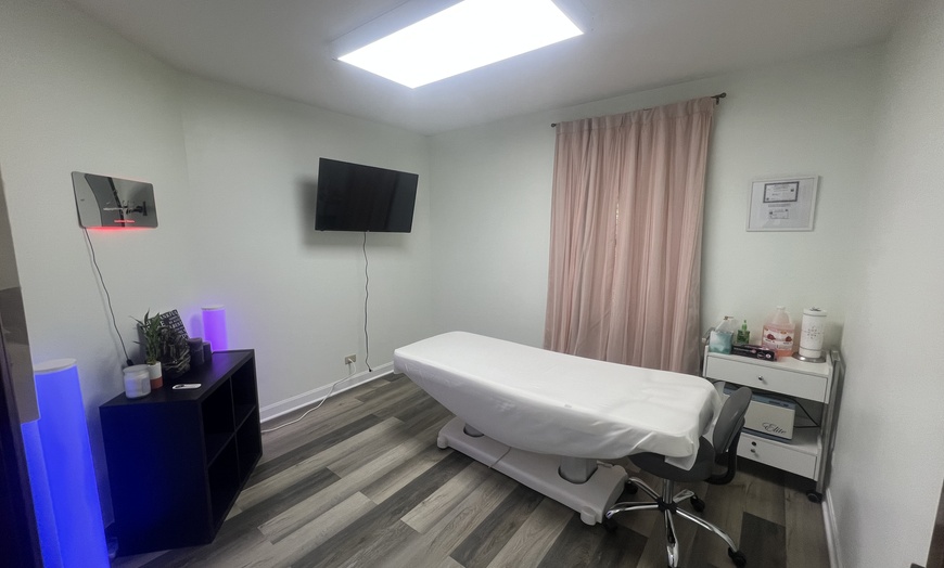 Image 2: Up to Unwind with a 60, 80 or 100 Minutes: Swedish Massage 
